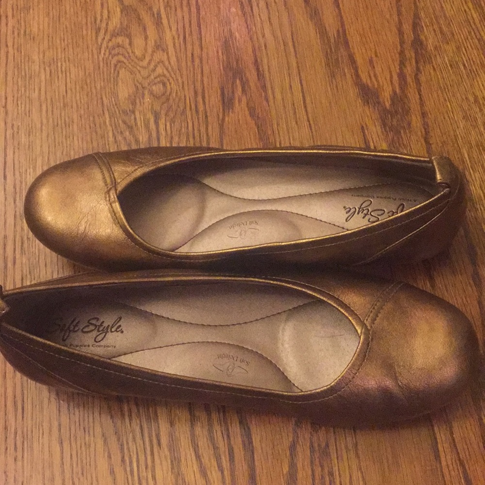 Hush Puppies Soft Style gold/bronze flats. - Picture 4 of 4